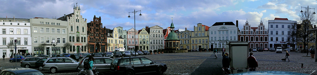 Marktplatz_Wismar_Panorama
